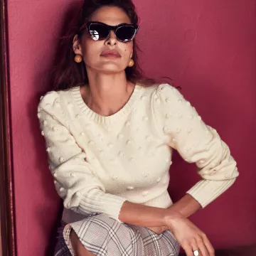 The plaid skirt by New York & Company, worn by Eva Mendes on her account Instagram @evamendes