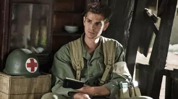 Chaqueta de celosía HBT de Desmond Doss (Andrew Garfield) en Thou shalt not kill