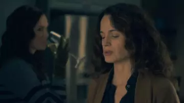 Le gilet de Shirley Crain (Elizabeth Reaser) dans The Haunting of Hill House (S01E02)