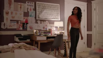 The crop top orange-Urban Outfitters worn by Jennifer Pierce (China Anne McClain) in Black Lightning S01E05