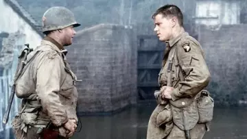 La tenue de parachutiste portée par Private Ryan (Matt Damon) dans Il faut sauver le soldat Ryan
