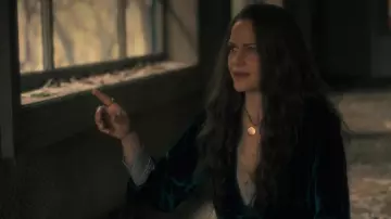 Le médaillon à photo d'Olivia (Carla Gugino) dans The Haunting of Hill House