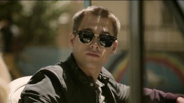 Sunglasses from Henry Richmond (Dylan Sprayberry) in Light as a Feather (S01E01)