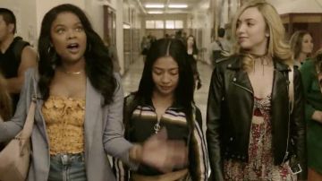 La veste en cuir d'Olivia Richmond (Peyton List) dans Light as a Feather (S01E01)