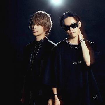 Sunglasses black Ray Ban Momiken on the account instagram @momiken_spyair
