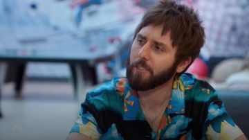 Topman Foo Dog Classic Fit Shirt usado por Chewey (James Buckley) como se ve en I Feel Bad S01E05