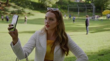 Sunglasses white Adam Selman x Le Spec Luxury brought by Fallon Carrington (Elizabeth Gillies) in Dynasty S02E02
