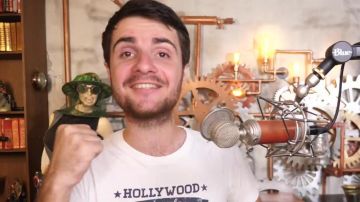 El micrófono de Amixem en youtube en el video "¡Respondo a tus dilemas imposibles! #2"