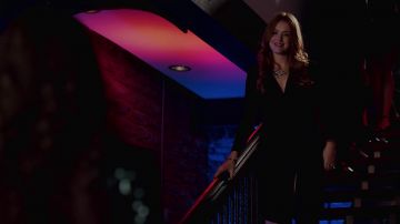 La robe longue noire Alexandre Vauthier portée par Kirby Anders (Maddison Brown) dans Dynastie S02E02