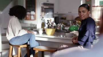 The top navy blue Forever 21 worn by Jennifer Pierce (China Anne McClain) in Black Lightning (S01E07)