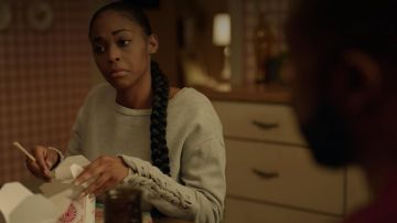 Sweatshirt grey Joe's Jeans worn by Anissa Pierce (Nafessa Williams) in Black Lightning S01E11
