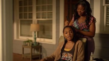 The top tank top black tiger head by Chaser worn by Jennifer Pierce (China Anne McClain) in Black Lightning S02E01