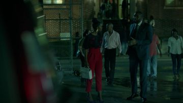 Le pantalon rouge Topshop de Anissa Pierce (Nafessa Williams) dans Black Lightning S02E01