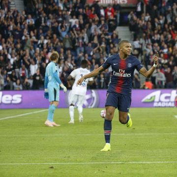 Crampons Nike Mercurial Kylian Mbappé on his account Instagram @k. mbappe