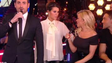 El top de seda crema Chloé de Karine Ferri en Dance with the Stars el 20.10.2018