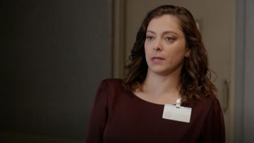 Puff Sleeve Grand Bouton-boutons de Manchette Chemisier par Express porté par Rebecca Tas (Rachel Bloom) comme on le voit dans Crazy Ex-petite Amie S04E01