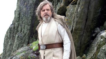 La réplica del traje completo de Luke Skywalker (Mark Hamill) en Star Wars, Episodio VIII - Los Últimos Jedi