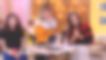 Le pull col amovible de Janane Boudili dans Je t'aime etc... du 19/10/2018