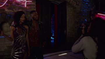 La veste cloutée Dsquared2 portée par Jeff Colby (Sam Adegoke) dans Dynastie S02E02