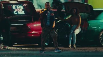 The pair of sneakers Nike Air Jordan 4 Travis Scott in her video clip SICKO MODE feat. Drake
