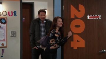 Fleur chemisier de Elizabeth Webber (Rebecca Herbst) à l'Hôpital Général 18/10/18