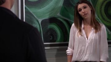 Blouse rose porté par Margaux Dawson (Elizabeth Hendrickson) à l'Hôpital Général (10/19/18)