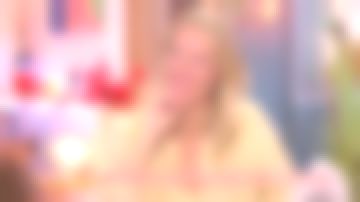 Le haut rayé jaune et blanc de Agathe Lecaron dans La maison des maternelles du 22.10.2018