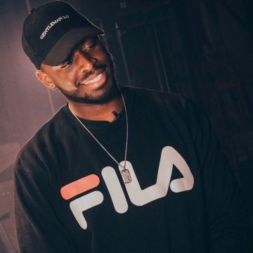 Le sweatshirt Fila de Dadju sur son compte Instagram @dadju