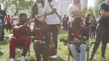 La camiseta roja de Adidas en el clip Ma 6t rompió la hazaña de Kpoint. Ninho