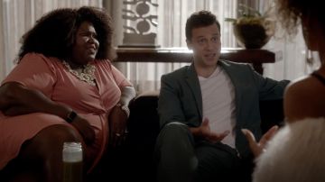 Torsion de l'Avant de la Robe par Eloquii porté par Becky (Gabourey Sidibe) comme on le voit dans l'Empire (S05E02)