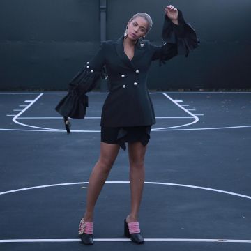 Les mules à ornements de Beyoncé sur le compte instagram de @beyonce