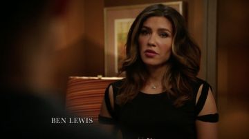 El collar usado por Dinah Drake (Juliana Harkavy) en Arrow S07E02