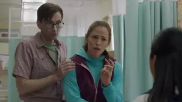 Columbia violet polaire veste portée par Kathryn (Jennifer Garner) comme on le voit dans le Camping S01E02