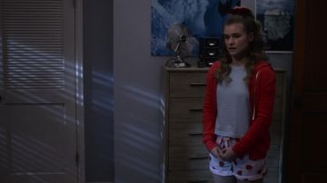 Strawberry Print Shorts de Forever 21 usado por Paige (Jenna Boyd) como se ve en Atypical (S02E10)