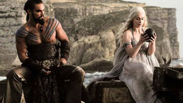 Réplica de huevo de dragón de Daenerys Targaryen (Emilia Clarke) (tamaño completo) en Game of Thrones S01E01