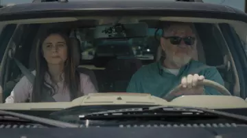 The pair of sunglasses Ray-Ban Wayfarer worn by Bill Hodges (Brendan Gleeson) in Mr. Mercedes S02E09