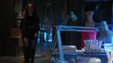 La combishort noire en dentelle de Cheryl Blossom (Madelaine Petsch) dans Riverdale (S03E03)