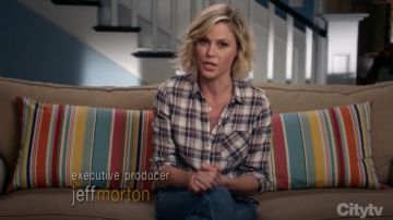 Current/Elliott La camisa Slim Boy Plaid usada por Claire Dunphy (Julie Bowen) como se ve en Modern Family S10E01