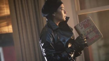 Diane von Furstenberg Faux Leather Trench Coat worn by Peach Salinger (Shay Mitchell) as seen in YOU S01E04