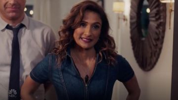 AO.LA par Alice+Olivia Magnifique Jambe Large Équipé Combi en jean porté par Emet (Sarayu Bleu) comme on le voit dans je me sens Mal S01E06