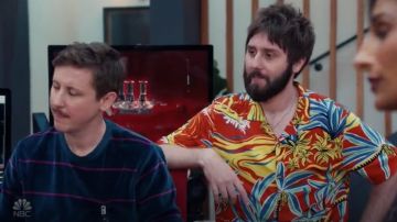 Topman Hawaiian Classic Fit Shirt usado por Chewey (James Buckley) como se ve en I Feel Bad S01E06