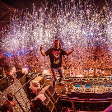 Sneakers Adidas Yeezy Boost 700 "wave Runner" worn by Dimitri Vegas on his Instagram account  @dimitrivegas