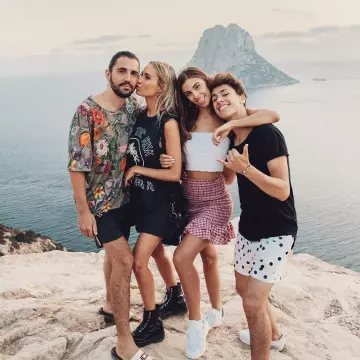 Claquettes Gucci  à Logo Imprimé portées par Dimitri Vegas sur le compte instagram de @dimitrivegas