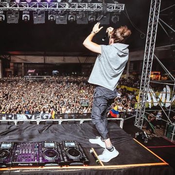 Socks Trefoil Adidas worn by LikeMike on the account instagram of @dimitrivegasandlikemike