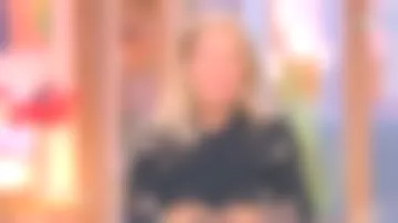 La blouse à fleurs de Agathe Lecaron dans La maison des maternelles 12/10/2018