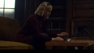 The mini skirt brown Sabrina Spellman (Kiernan Shipka) in The New Adventures of Sabrina (S01E01)
