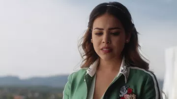 The bomber jacket bomber green Maje Lu (Danna Paola) in Elite S01E07