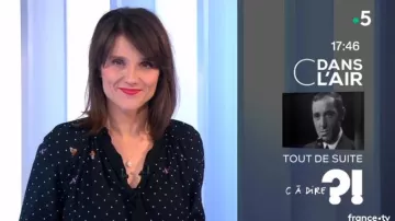 La camisa estampada de Mélanie Taravant en C à dire del 02/10/2018