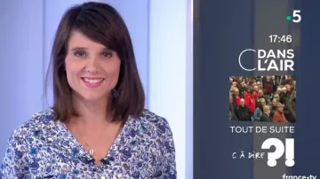 The blouse with flowers Melanie Taravant in C to tell the 21/09/2018