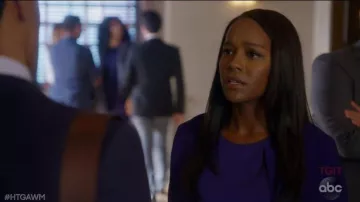Le gilet bleu de Michaela Pratt (Aja Naomi King) dans Murder (S05E05)